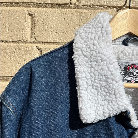 Vintage 80’s Levi's Men's Trucker 3 Denim Jacket with White Sherpa Lining - Picture 3 of 11